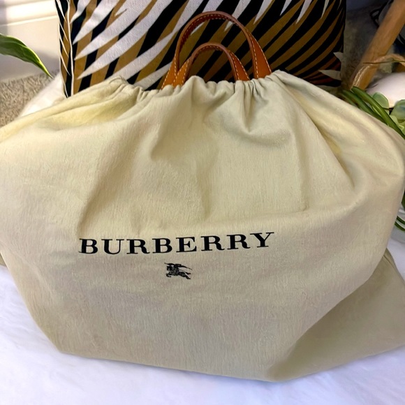 Burberry Blue Label Reversible - Picture 14 of 14